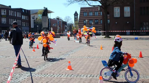 versierde fietsen koningsdag geleen 2