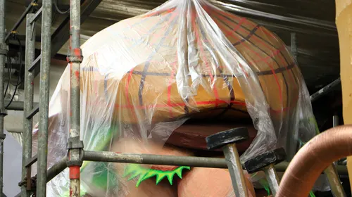 wagens ingepakt in plastic 2