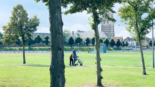 wandelen op de schootsvelden bij hof van serviam
