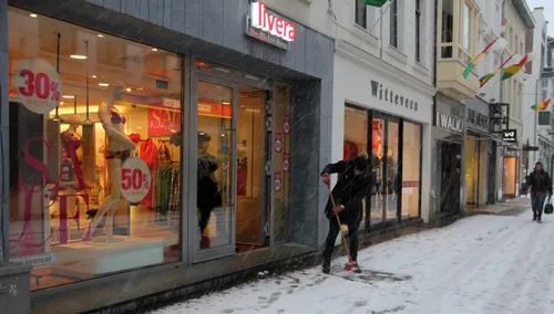 winter 2015 sneeuw stoep vegen