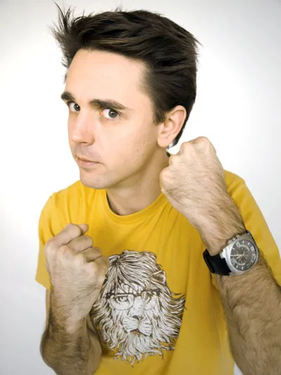 wouter monden in pitboel staand