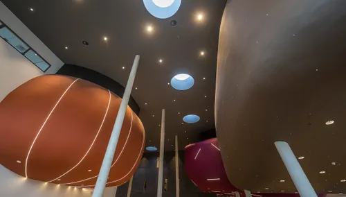 zalen in futuristische bollen klein