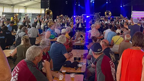 Feest in de tent met de Roepoepers