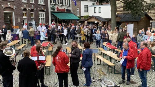 Wijnfeest op het Kerkplein