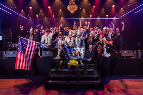 Auwt Prinse met hun nieuwe lid ex-prins Nick II na afloop Groosse Nómmer - Foto: © Bas Smeets - Rockateer.nl