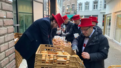 De nónnevotte worden gesuikerd en per vier verpakt.