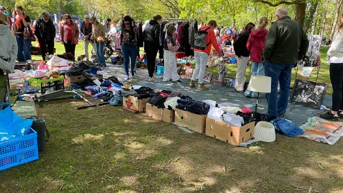 Kindervrijmarkt in het stadspark.