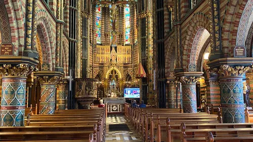 De begrafenis van paus Franciscus kon in de Basiliek worden gevolgd op een groot scherm.