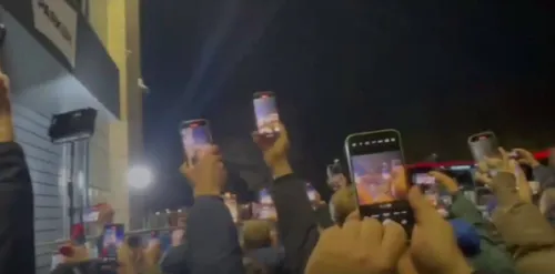 De mange fremmødte fans, der forsøgte at forevige et glimt af Ronaldo.