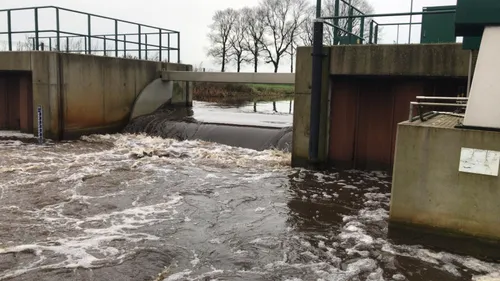 hoge waterpeilen stuw