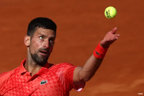 Djokovic wird sein Debüt gegen Pierre-Hugues Herbert (Nr. 142) geben. Der Serbe hat eine Bilanz von 93-16 (85%) bei den French Open.