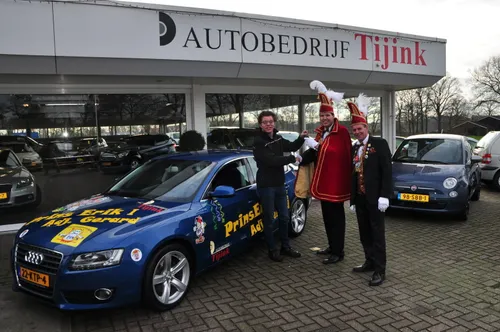 foto overhandiging hofauto