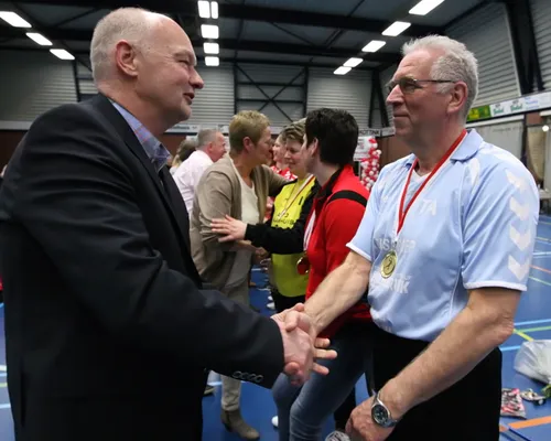 voorzitter rinie bekhuis en trainer theo van der aa