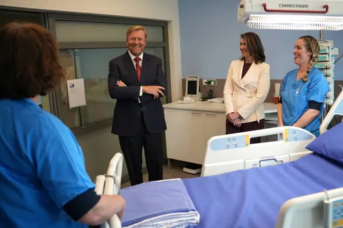 mast 20250423 bezoek brandwondencentrum rkz door koning willem alexander pl100396