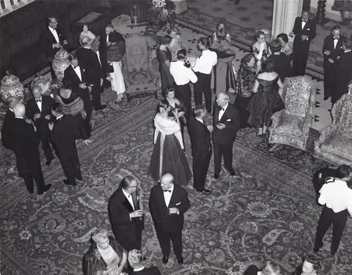 kasteel de haar utrecht main hall gasten tijdens ontvangst 1