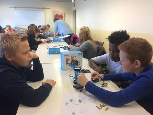 0915 rise of the robots1