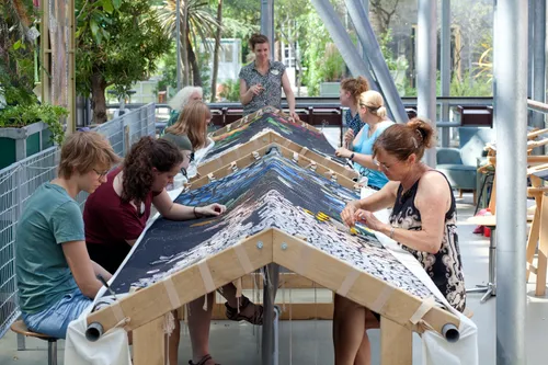 100000 bomen borduren in hortus sara vrugt foto bruno van den elshout