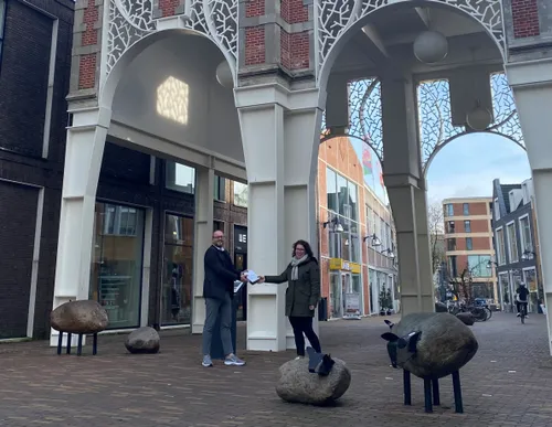 foto 2 overhandiging eerste kreeltjes