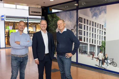 foto bij persbericht 29 vrnl frank van woerden kudo wethouder engbert stroobosscher arie den hartog arc