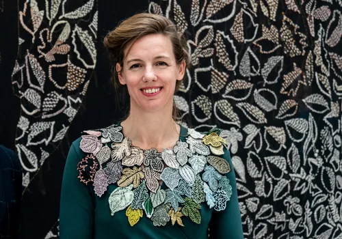 portret sara liggend