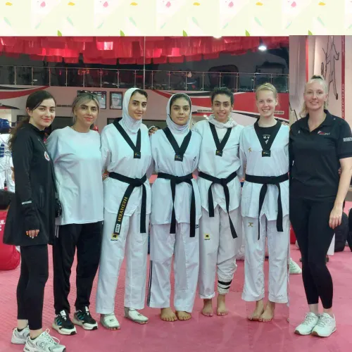 nielle met moeder en iraanse team