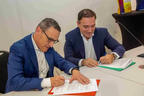 ondertekening contract foto joost brand