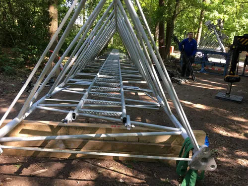 zendmast met nieuwe trap