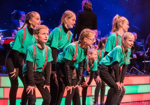 79238870 2540330809399503 11011067786297344 o