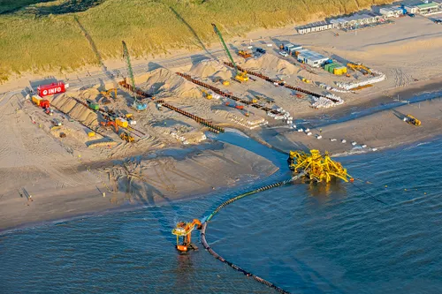 aanleg elektriciteitskabels door moonfish op strand heemskerk wijk aan zee fotograaf flying focus
