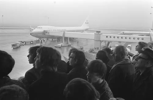 arrival of first klm boeing 747 at schiphol 2
