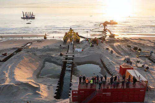 moonfish begraaft dezeekabel op het strand van heemskerk wijk aan zee fotograaf jorrit t hoen 1
