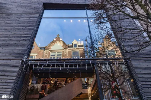 reflectie gevel in raam