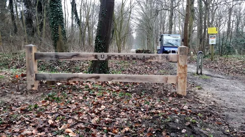 toegangshek buitenplaats beeckestijn linkerkant