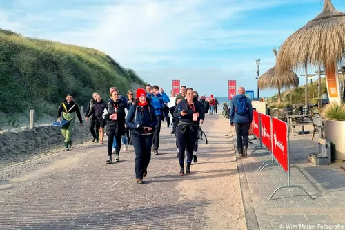 Aankomst van de lopers bij het stempelpunt bij de Langevelderslag