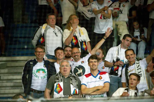 Het wit van Telstar ook op de tribune van de Vijverberg