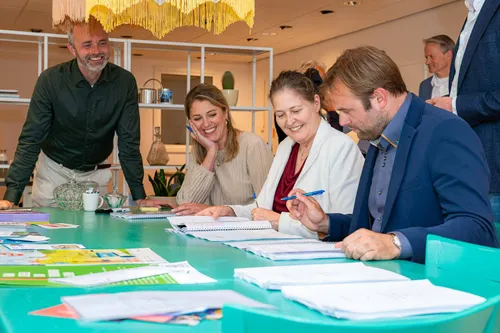 Ondertekening van de contracten