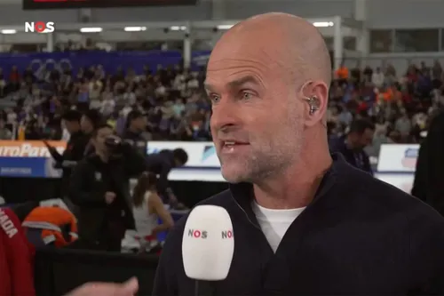 thumb_vk_Schaatsster_trekt_per_ongeluk_meer_uit_dan_haar_schaatspak_en_dat_is_vermakelijk_om_naar_te_bekijken