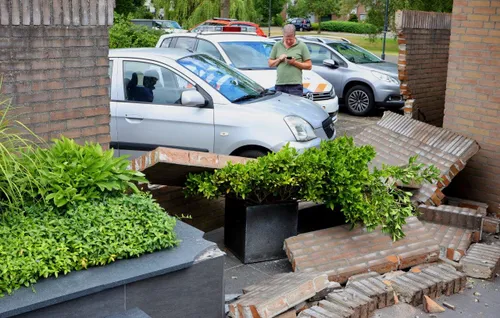 auto ramt muur vught 4