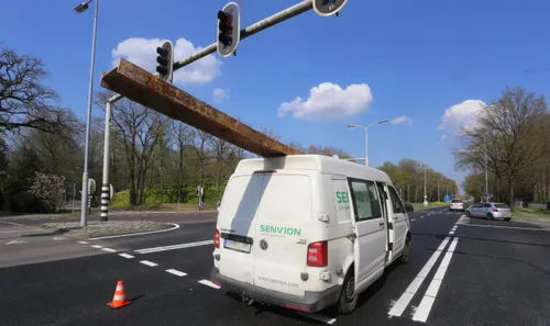 balk door dak busje 1