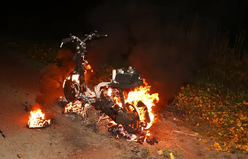 bromfiets in brand bergenhuizensestraat vught 6