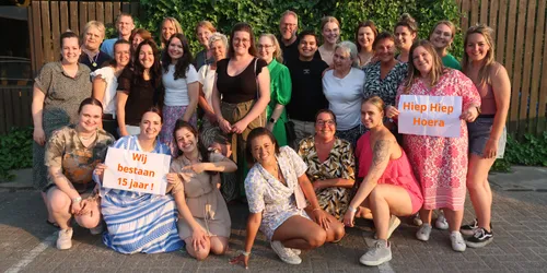 foto team onder de pannen