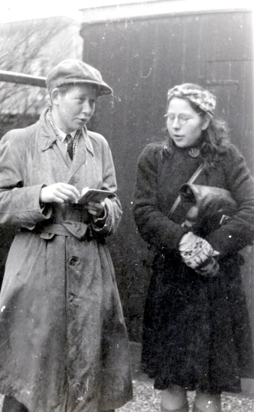 truus oversteegen en hannie schaft in vermomming foto verzetsmuseum amsterdam exp nmkamp vught tm 30 9 2018