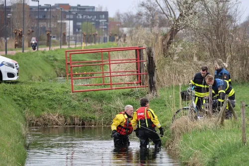 2020 03 20 fpmb 4542 sprang capelle oudestraat vrouw met fiets te water kritiek na rea picsay