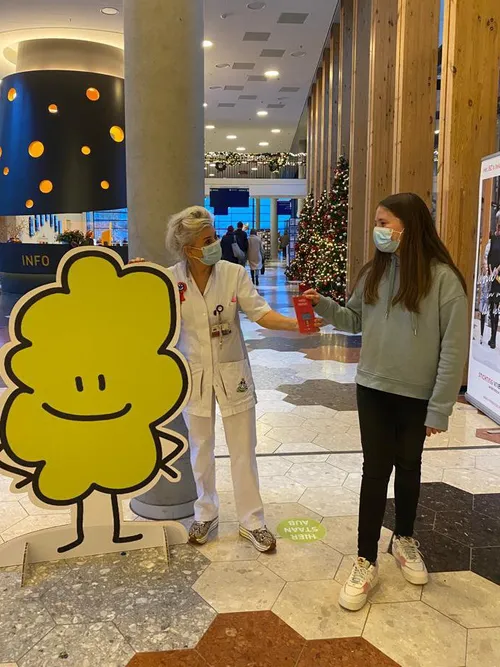 20211210 nieuw jbz kinderpaspoort uitreiking eerste jbz kinderpaspoort