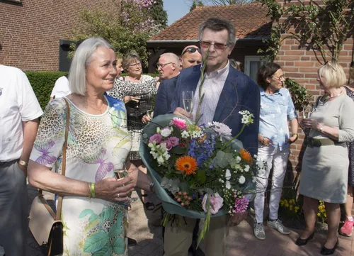 dhr en mw trommelen openden inloophuis toon