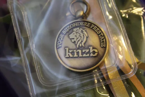 prestatiemedaille knzb vivienne kenza maikel en jort