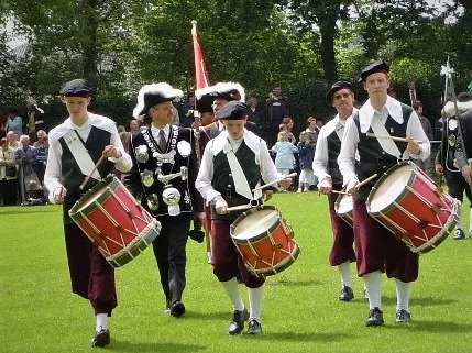 tamboers tijdens een massale opmars