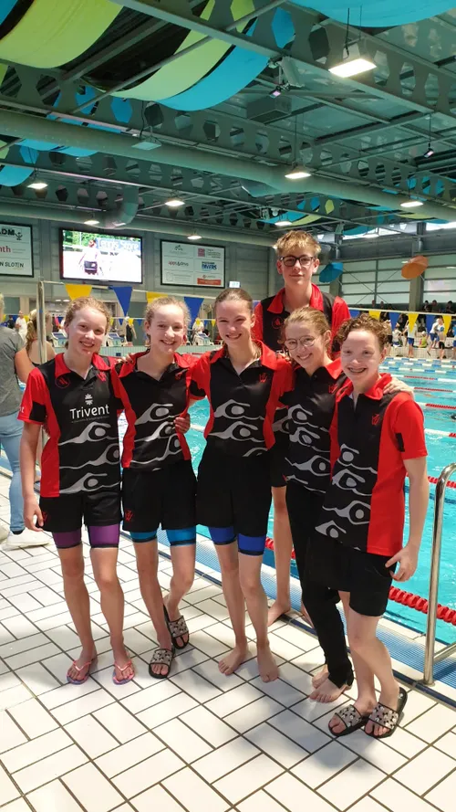 veenendaal vlnr britt kim marit chris vivienne en liza