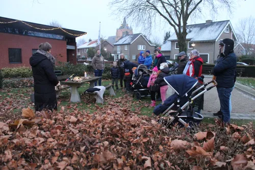Deelnemers aan de wandeling tijdens het Kerstevent