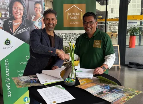 Hassan Najja, directeur-bestuurder van Casade en Aboe Marasabessy, voorzitter van vereniging Rumah Baru Waalwijk&nbsp;